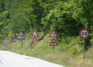 Ile może być znaków na tablicy rejestracyjnej?